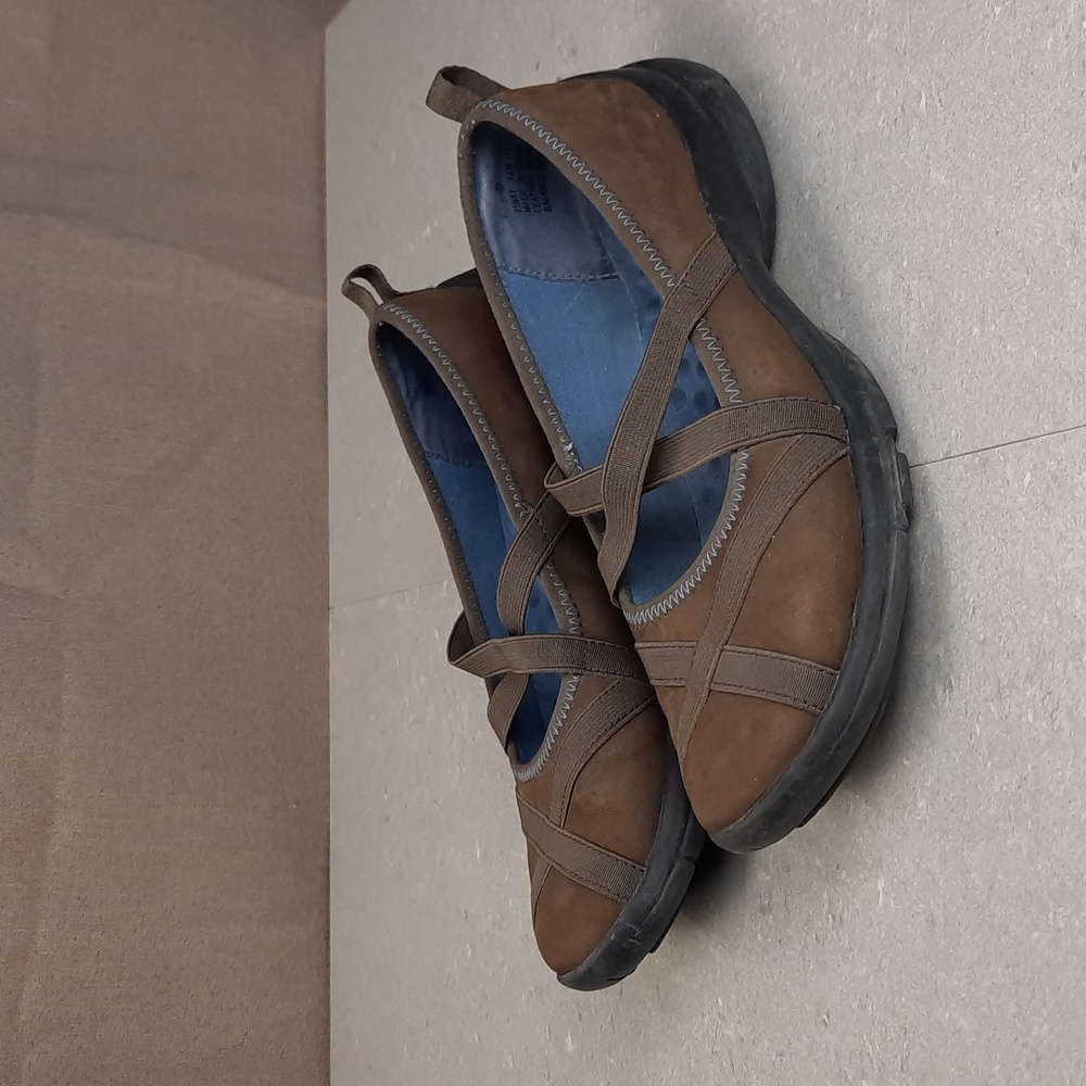 Privo brown mary jane slip on flats, size 6.5.